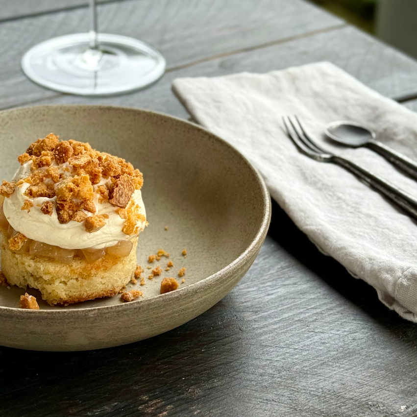 Warm almond cake