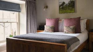 Rogan Co Room Ramson Main 7737