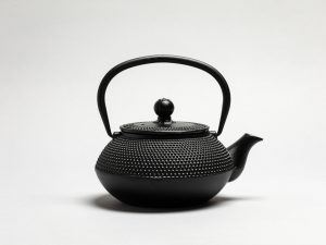 Nkc HOM Eby SR Product Cast Iron Teapot 01 copy