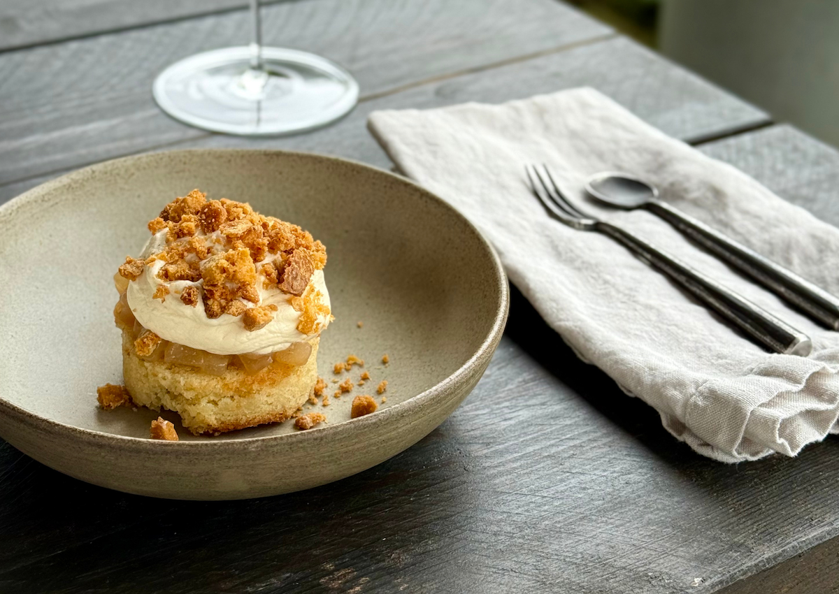 Warm almond cake