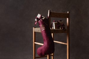 Nkc SR Home Christmas2023 Stocking Berry Landscape 01 copy